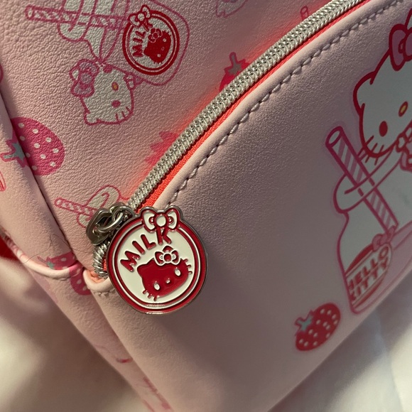 Hello Kitty - Picture 3 of 5